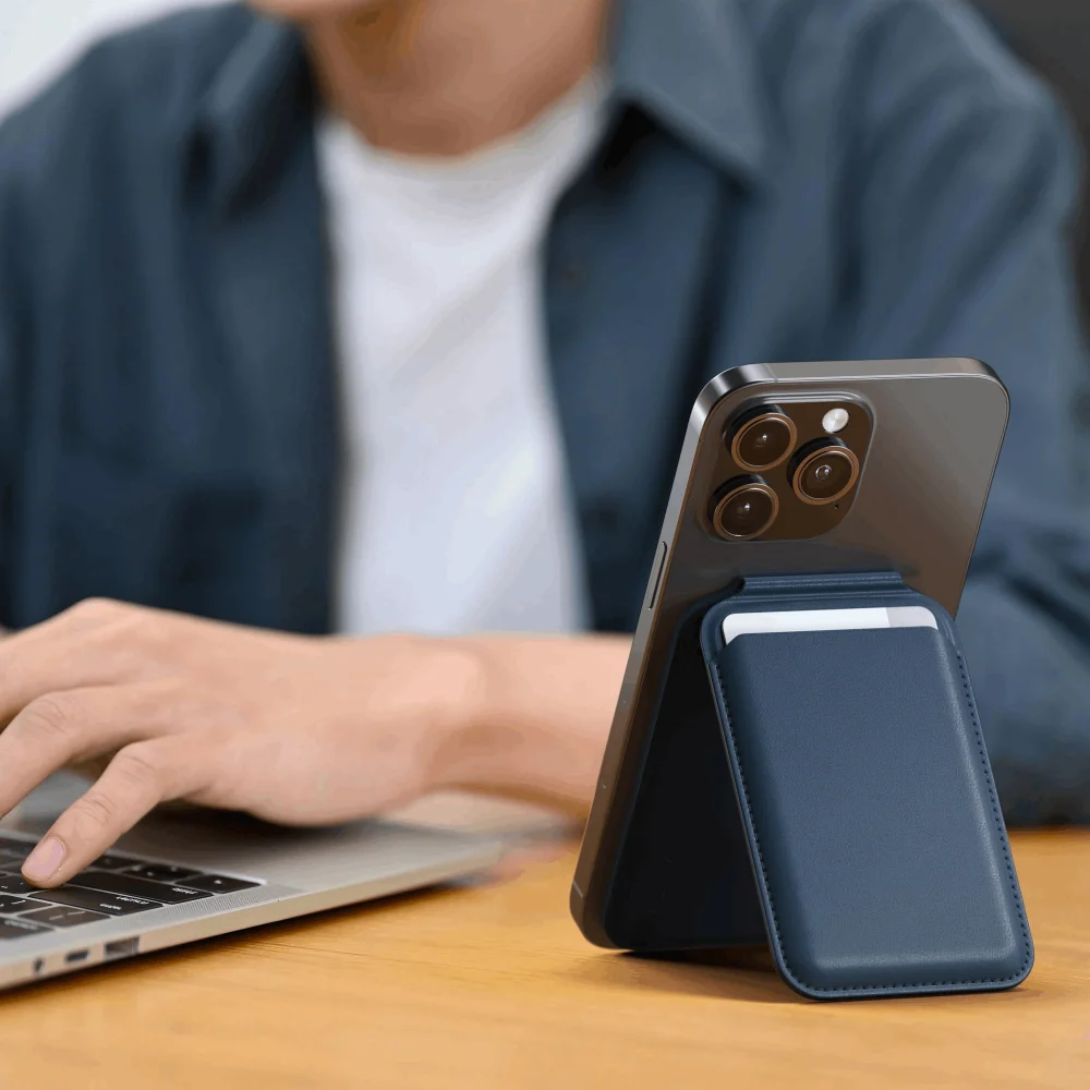 Satechi Leather Magnetic Wallet Stand - Image 3